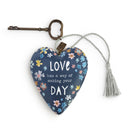 DEMDACO Art Heart - 4cm/1.5" Love Has A Way